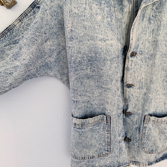 Vintage oversized distressed trendy denim jacket - Picture 4 of 7